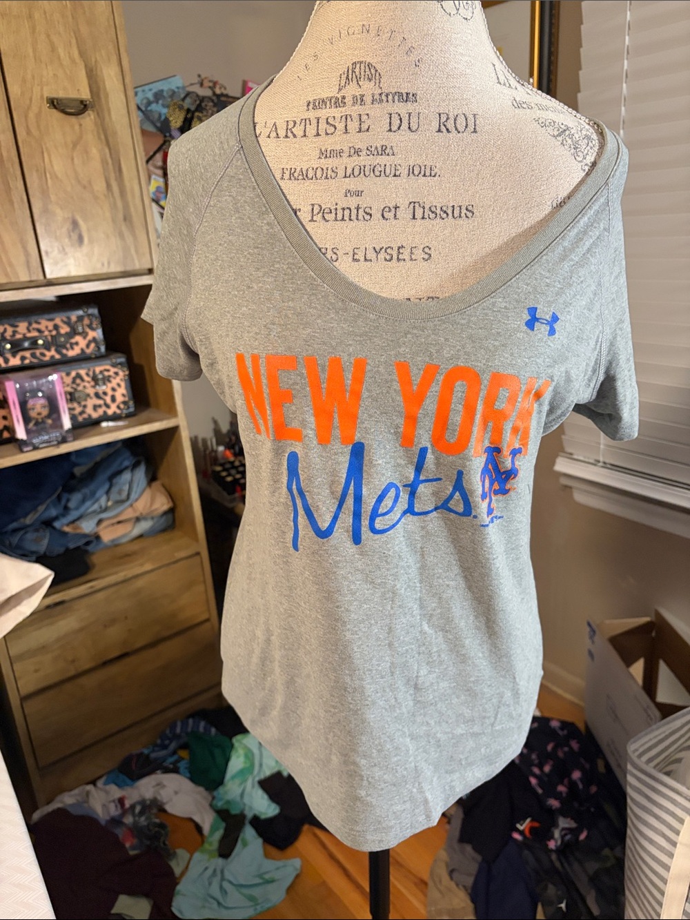 Under Armour Gray New York Mets V-Neck Tee with Orange and Blue Logo - Large